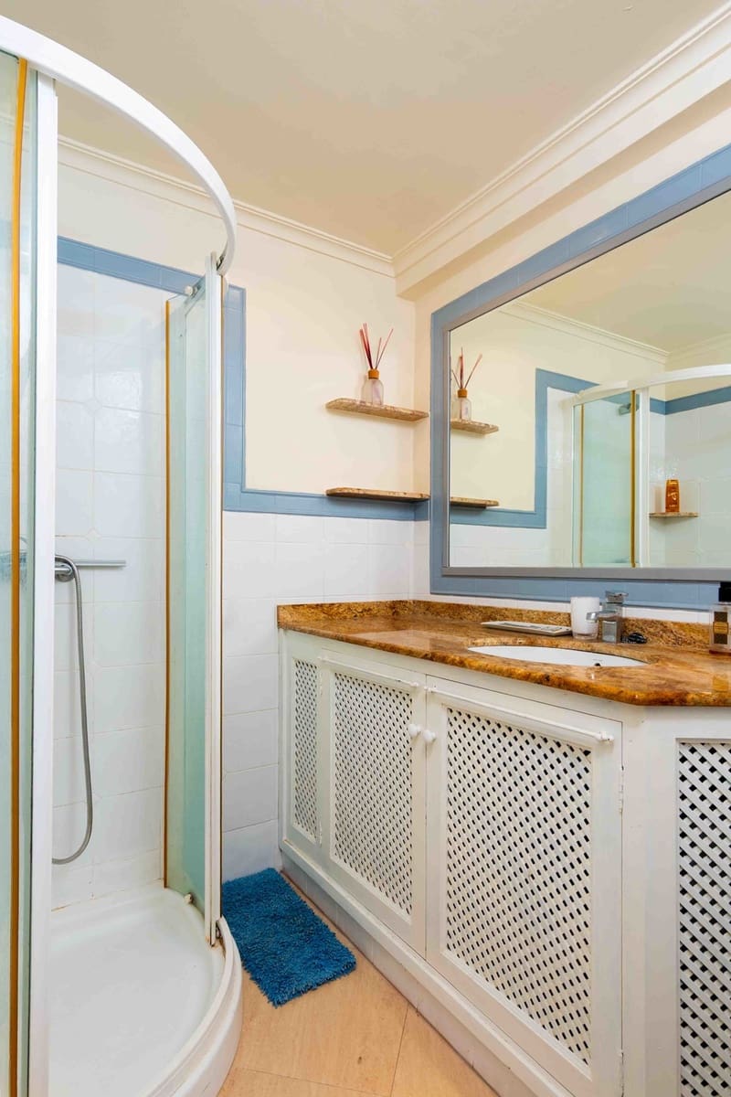 2 bedroom Flat for sale in Bendinat with garage - € 395,000 (Ref: 8913325)