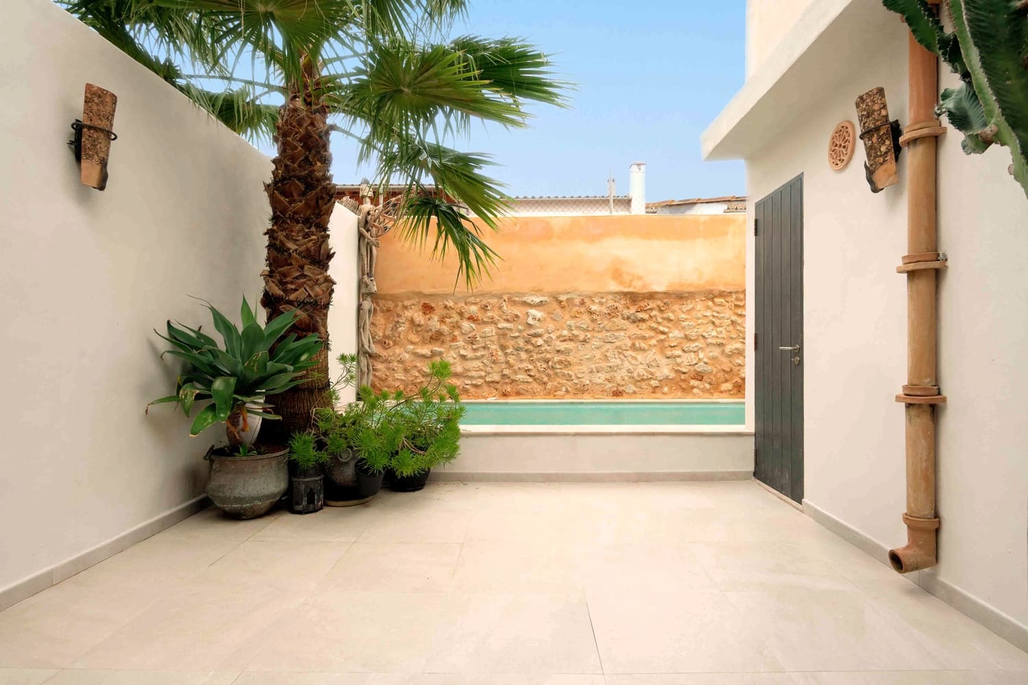 3 bedroom Townhouse for sale in Santa Maria del Cami with pool - € 739,000 (Ref: 9401334)