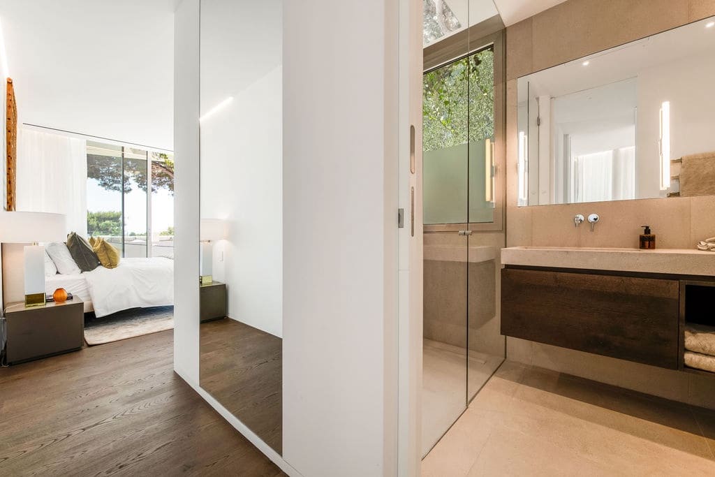 4 bedroom Villa for sale in Bendinat with pool - € 6,800,000 (Ref: 9630607)