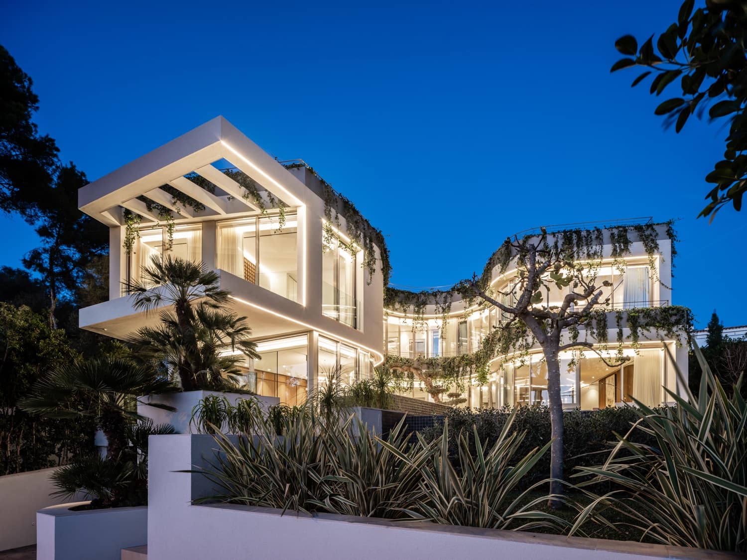 4 bedroom Villa for sale in Bendinat with pool - € 6,800,000 (Ref: 9630607)