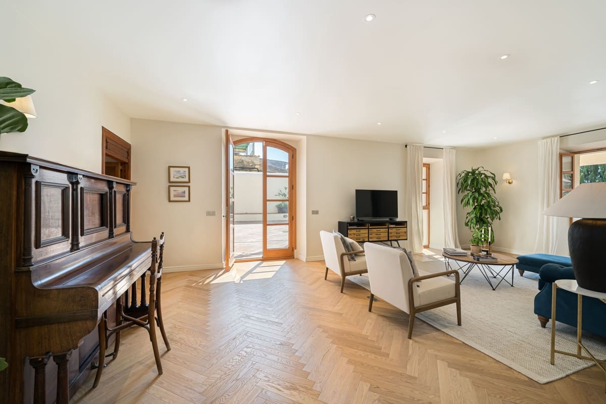 8 bedroom Townhouse for sale in Palma de Mallorca with pool garage - € 3,650,000 (Ref: 9823298)