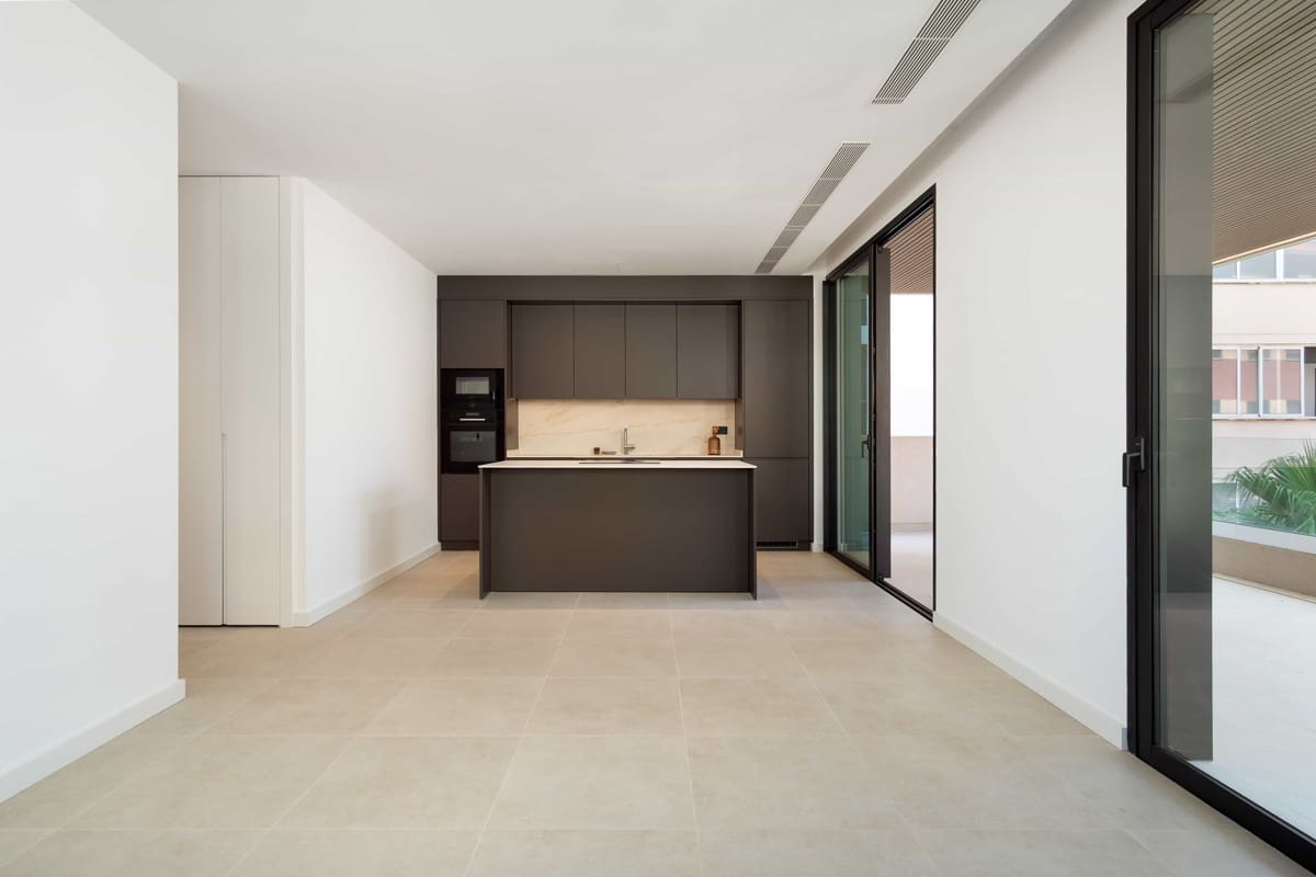 3 bedroom Flat for sale in Palma de Mallorca with garage - € 1,050,250 (Ref: 9902376)