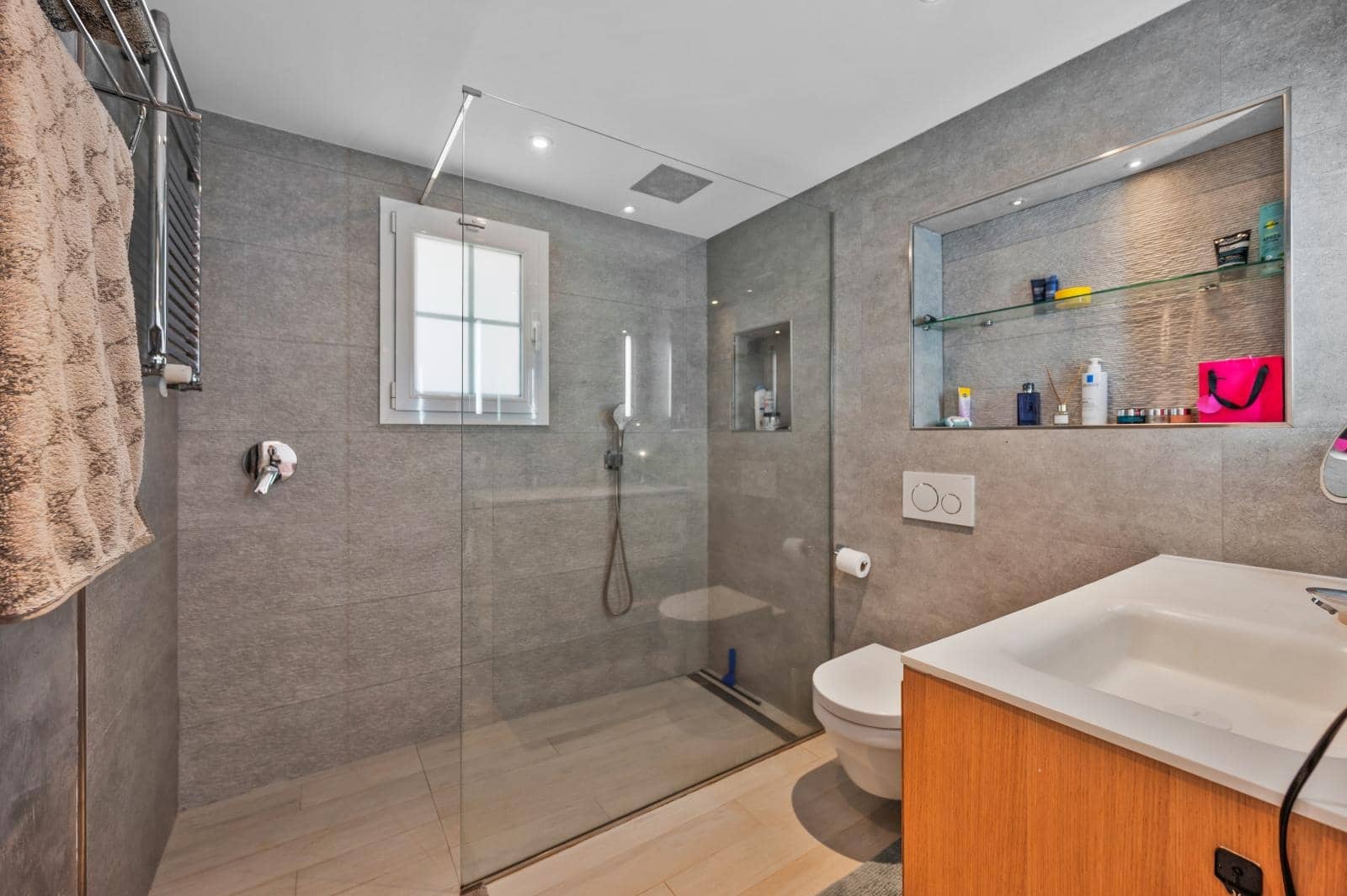 3 slaapkamer Flat te koop in Santa Ponsa met zwembad garage - € 1.395.000 (Ref: 9552362)