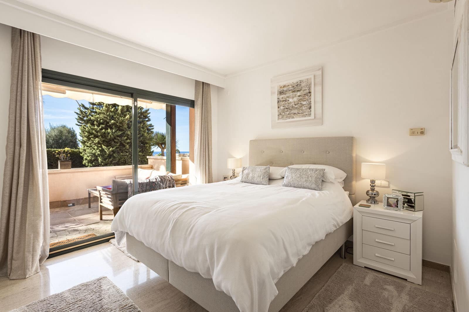 2 soveværelse Lejlighed til salg i Bendinat med swimmingpool garage - € 890.000 (Ref: 9552371)