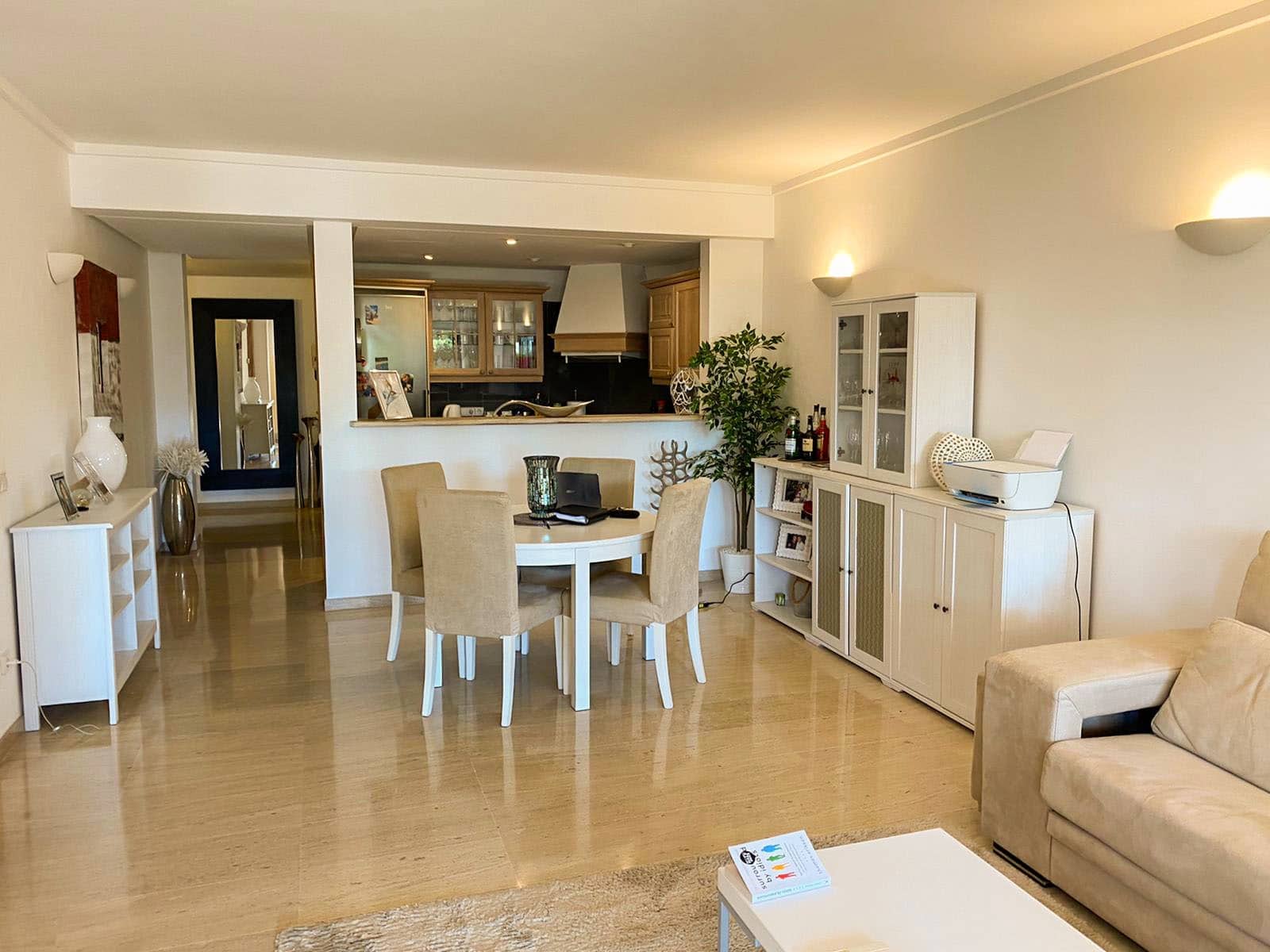 2 soveværelse Lejlighed til salg i Bendinat med swimmingpool garage - € 890.000 (Ref: 9552371)