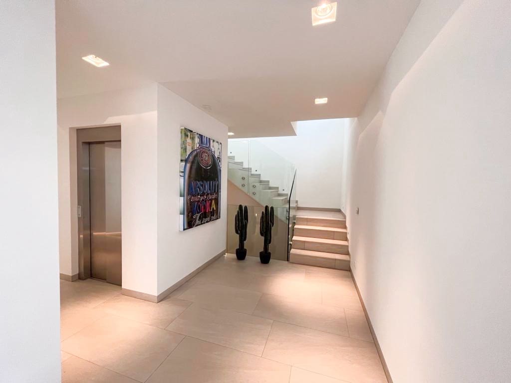 4 sypialnia Willa na sprzedaż w Santa Ponsa z basenem garażem - 5 900 000 € (Ref: 9552372)