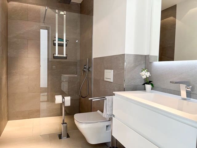 4 sypialnia Willa na sprzedaż w Santa Ponsa, Calvià z basenem garażem - 5 900 000 € (Ref: 9552372)