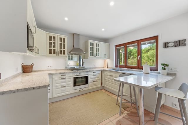 Chalet de 3 habitaciones en Santa Ponsa, Calvià en venta con piscina garaje - 1.995.000 € (Ref: 9552373)