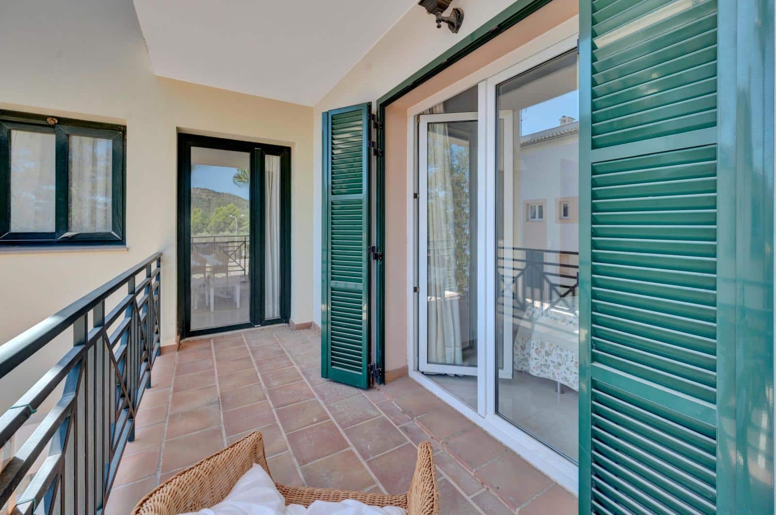 Piso de 3 habitaciones en Santa Ponsa en venta con piscina garaje - 840.000 € (Ref: 9552375)