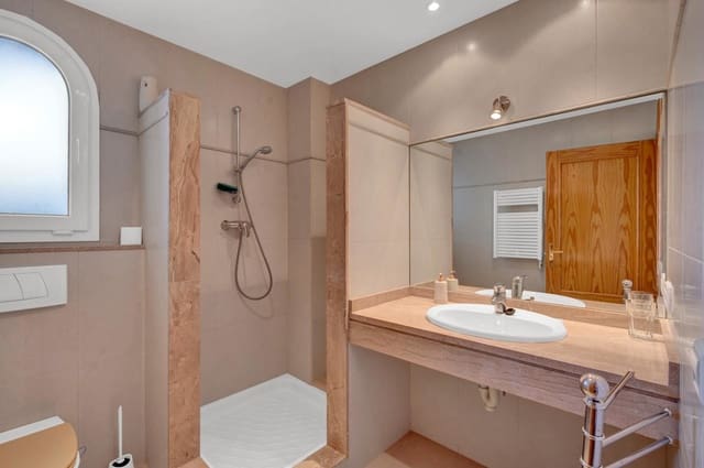 Piso de 3 habitaciones en Santa Ponsa, Calvià en venta con piscina garaje - 840.000 € (Ref: 9552375)