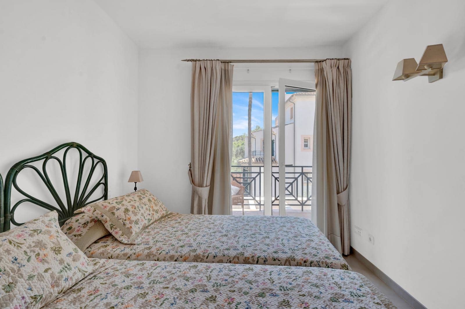 Piso de 3 habitaciones en Santa Ponsa en venta con piscina garaje - 840.000 € (Ref: 9552375)