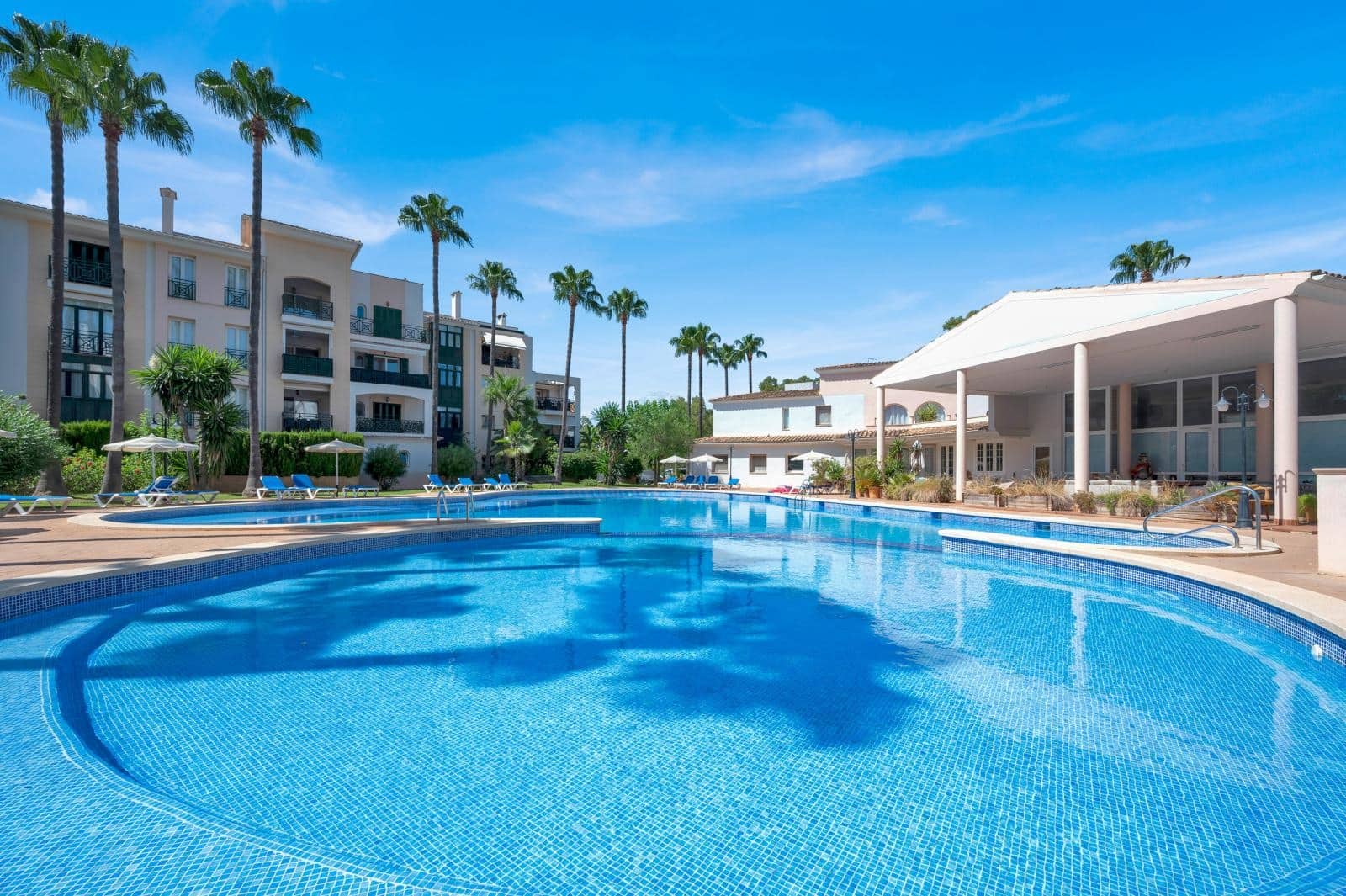 Piso de 3 habitaciones en Santa Ponsa en venta con piscina garaje - 840.000 € (Ref: 9552375)