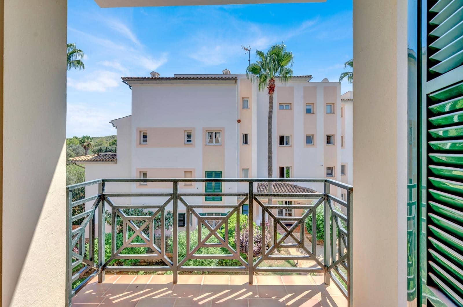 Piso de 3 habitaciones en Santa Ponsa en venta con piscina garaje - 840.000 € (Ref: 9552375)