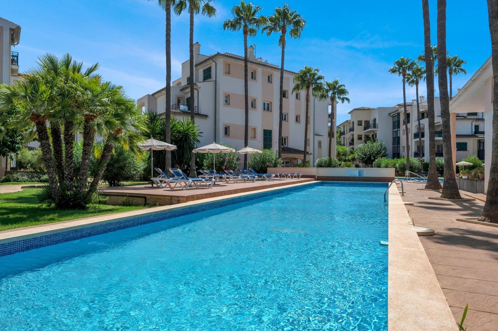 Piso de 3 habitaciones en Santa Ponsa en venta con piscina garaje - 840.000 € (Ref: 9552375)