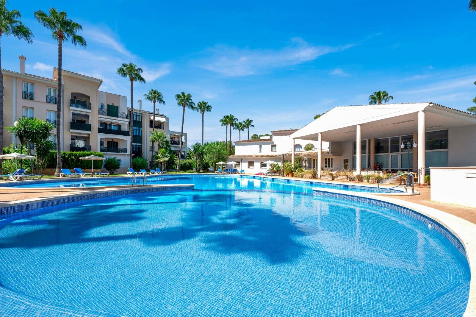 Piso de 3 habitaciones en Santa Ponsa en venta con piscina garaje - 840.000 € (Ref: 9552375)