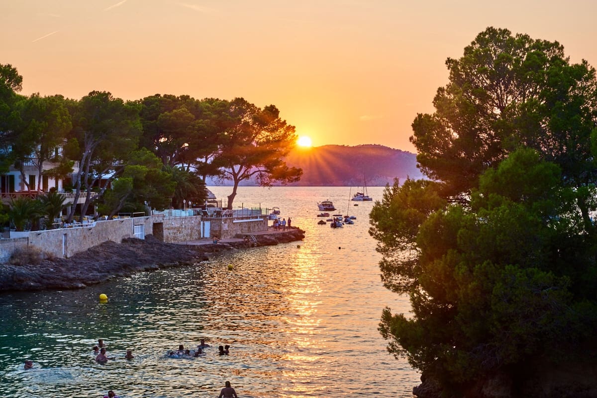 4 sypialnia Willa na sprzedaż w Santa Ponsa z basenem garażem - 2 990 000 € (Ref: 9552378)