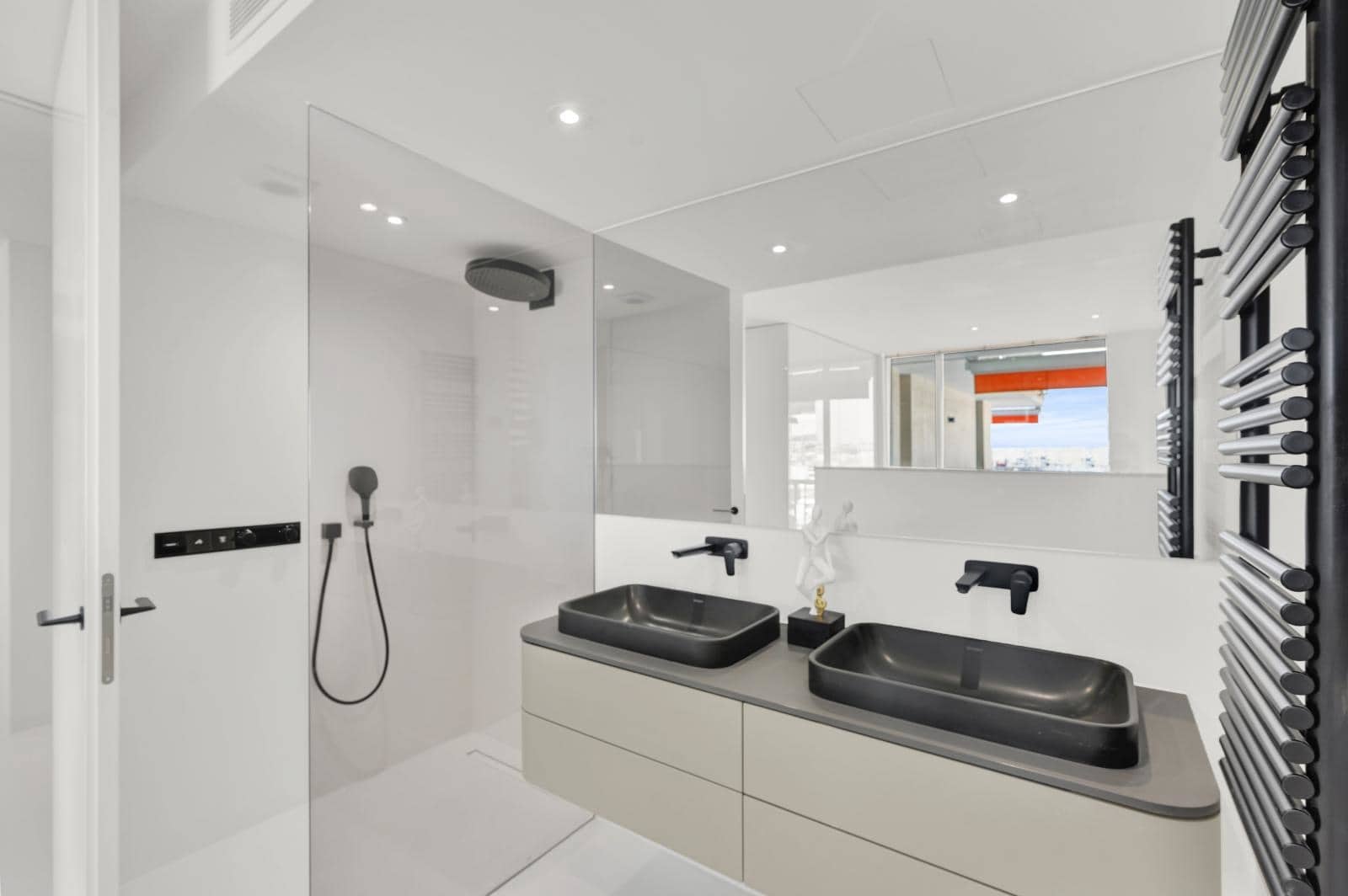 3 bedroom Flat for sale in Palma de Mallorca with garage - € 1,950,000 (Ref: 9552379)