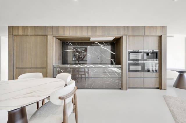 3 bedroom Flat for sale in Cort, Palma de Mallorca with garage - € 1,950,000 (Ref: 9552379)