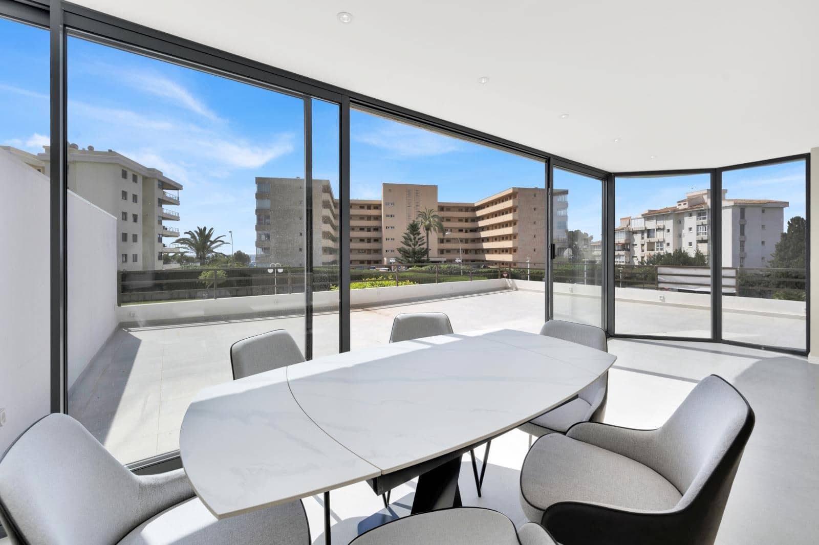 2 soveværelse Lejlighed til salg i Puerto Portals med swimmingpool garage - € 950.000 (Ref: 9552380)