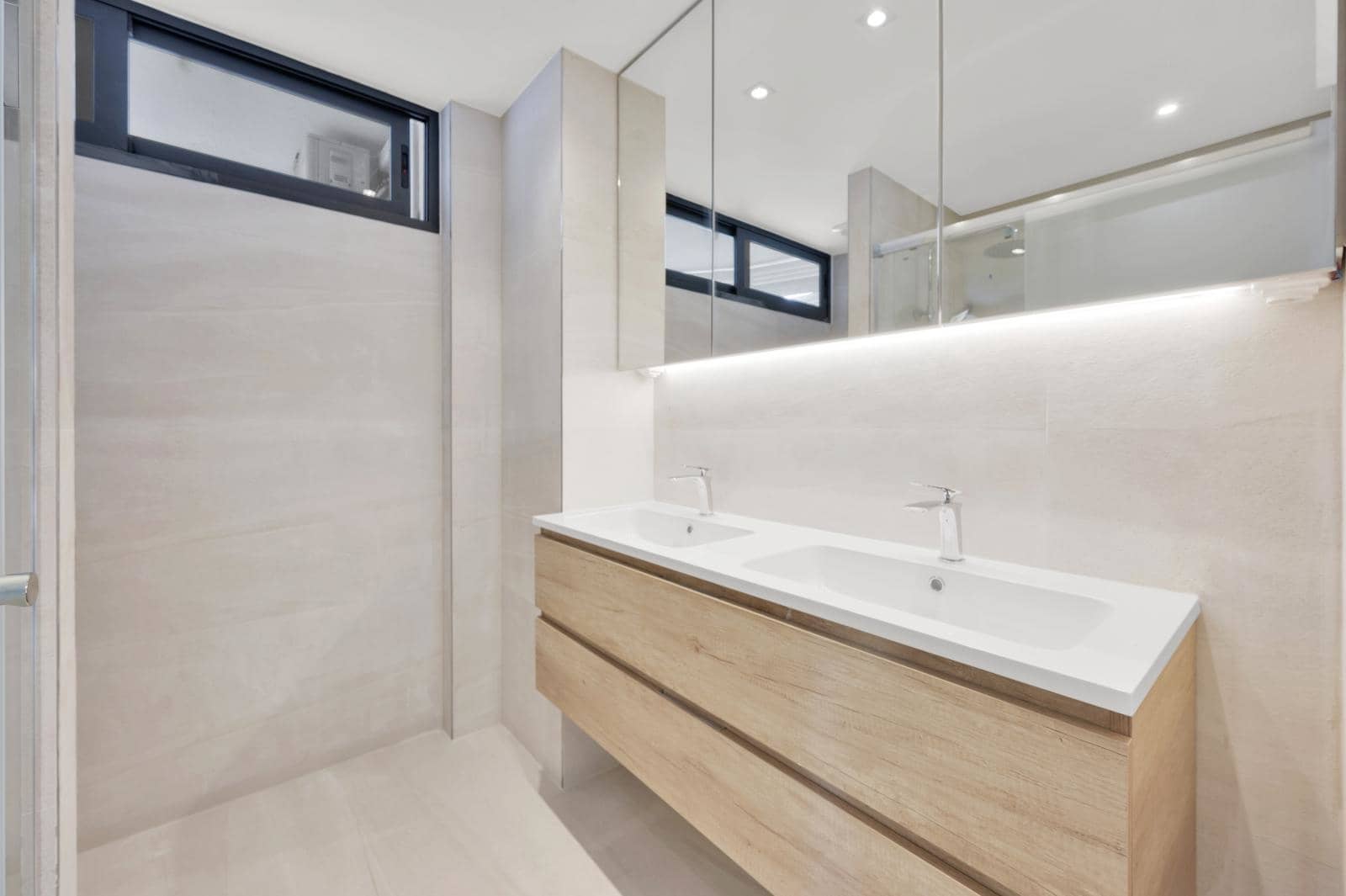 2 soveværelse Lejlighed til salg i Puerto Portals med swimmingpool garage - € 950.000 (Ref: 9552380)