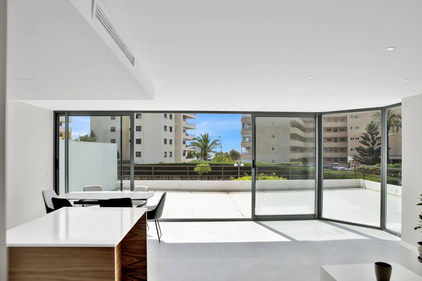 2 soveværelse Lejlighed til salg i Puerto Portals med swimmingpool garage - € 950.000 (Ref: 9552380)