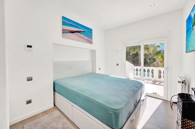 4 bedroom Villa for sale in Costa de la Calma, Calvià with pool garage - € 1,980,000 (Ref: 9552381)