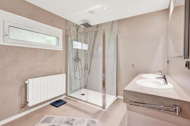 4 bedroom Villa for sale in Costa de la Calma, Calvià with pool garage - € 1,980,000 (Ref: 9552381)