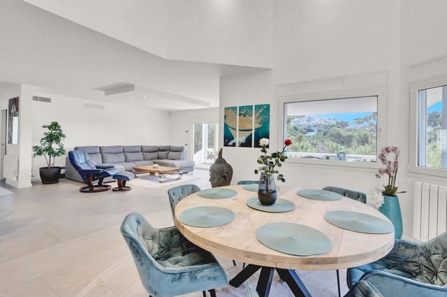 4 bedroom Villa for sale in Costa de la Calma, Calvià with pool garage - € 1,980,000 (Ref: 9552381)