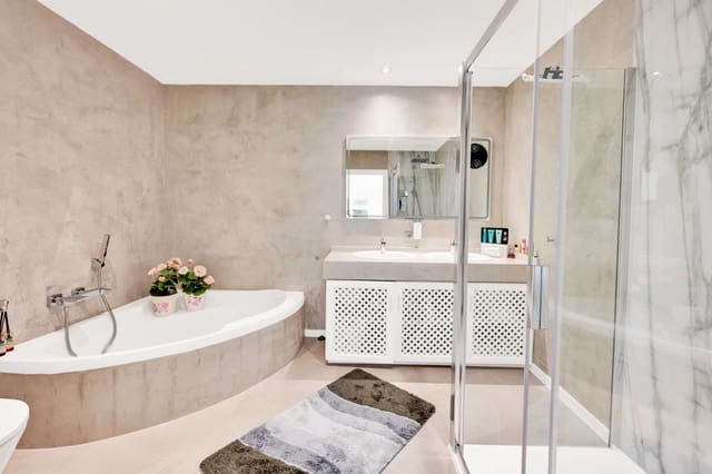 4 bedroom Villa for sale in Costa de la Calma, Calvià with pool garage - € 1,980,000 (Ref: 9552381)