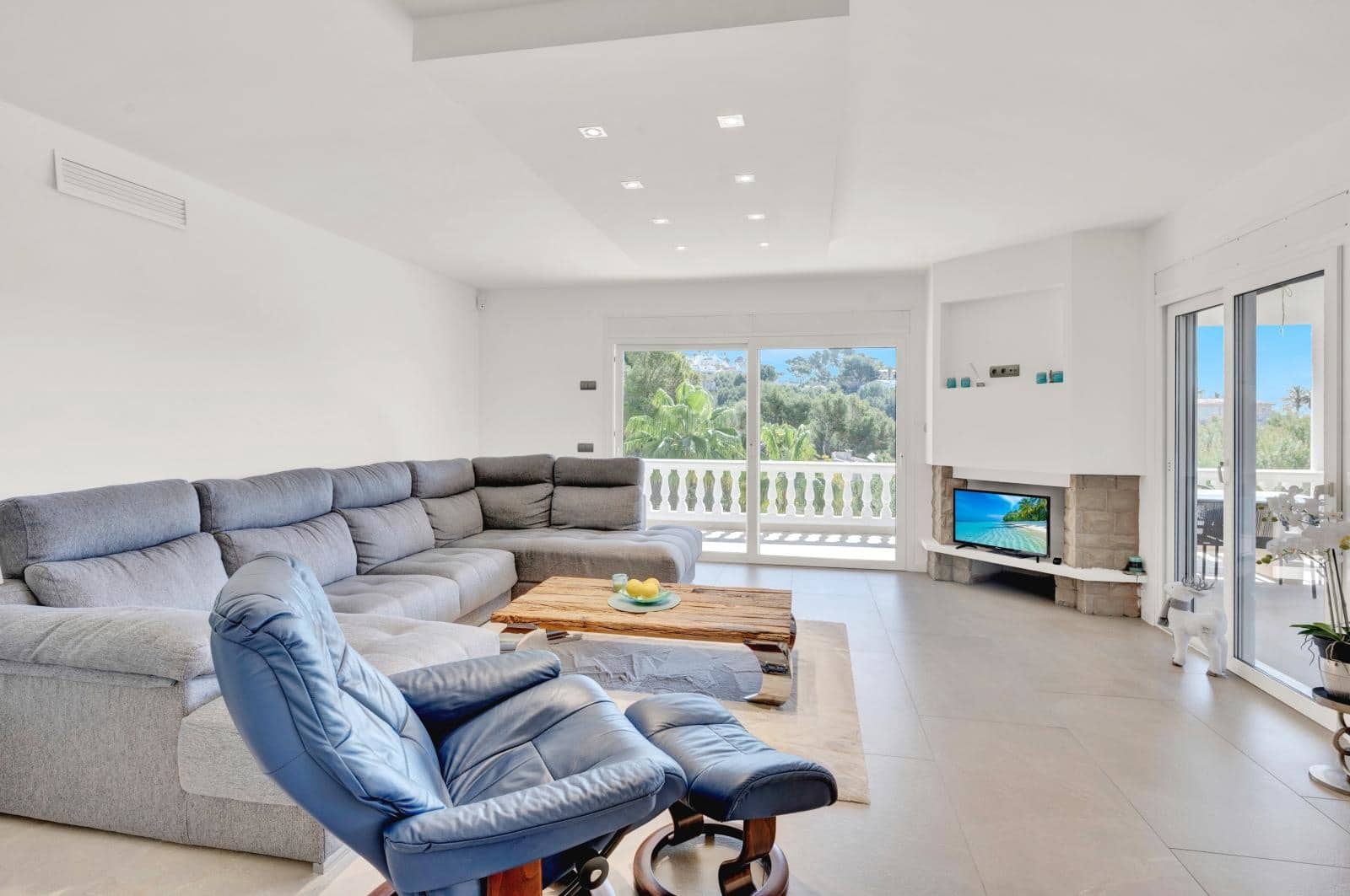 4 bedroom Villa for sale in Costa de la Calma with pool garage - € 1,980,000 (Ref: 9552381)