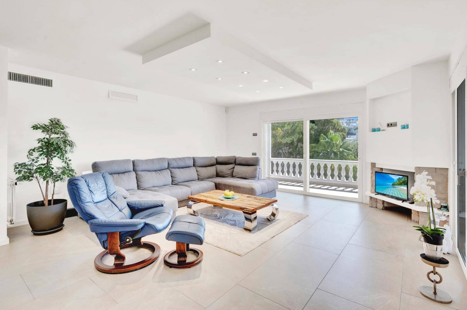 4 bedroom Villa for sale in Costa de la Calma with pool garage - € 1,980,000 (Ref: 9552381)