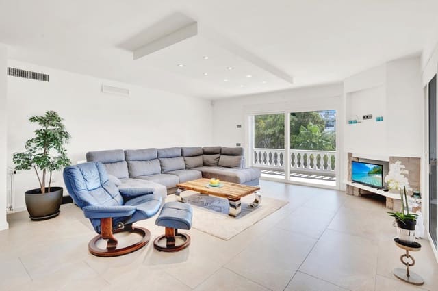 4 bedroom Villa for sale in Costa de la Calma, Calvià with pool garage - € 1,980,000 (Ref: 9552381)