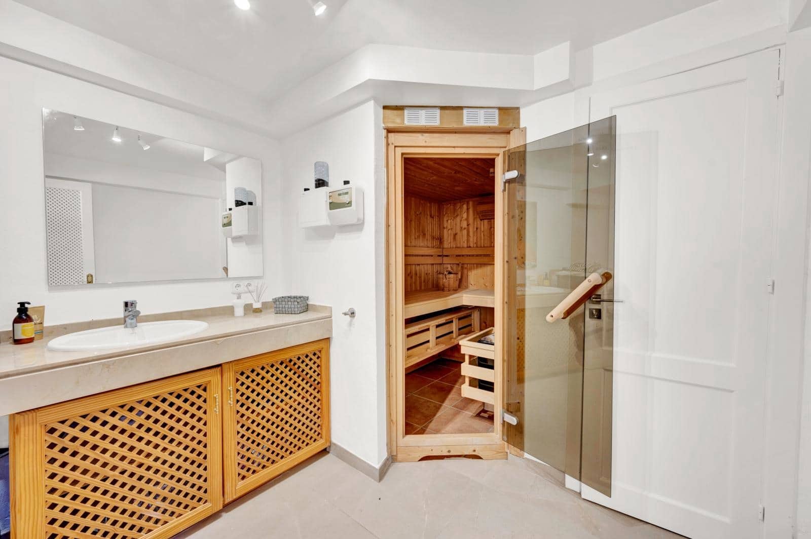 4 bedroom Villa for sale in Costa de la Calma with pool garage - € 1,980,000 (Ref: 9552381)