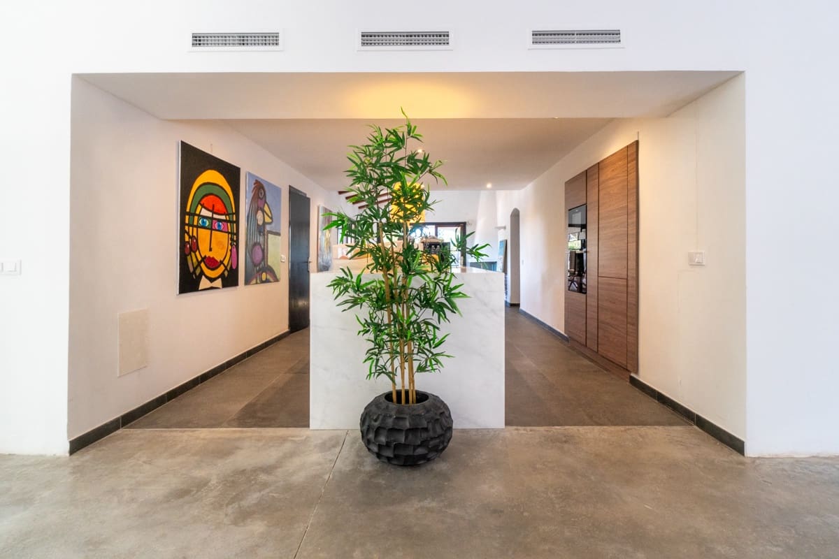 4 bedroom Villa for sale in Costa de la Calma with pool garage - € 1,590,000 (Ref: 9552385)