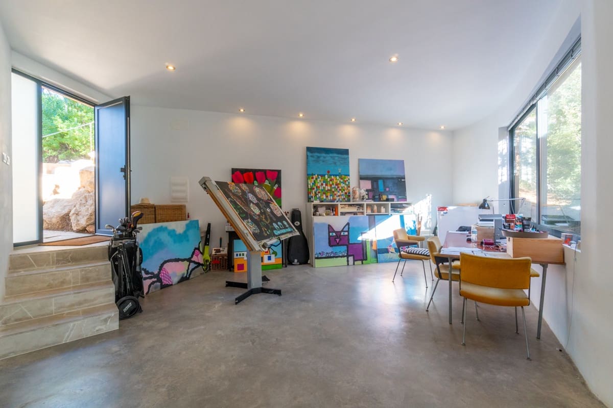 4 bedroom Villa for sale in Costa de la Calma with pool garage - € 1,590,000 (Ref: 9552385)