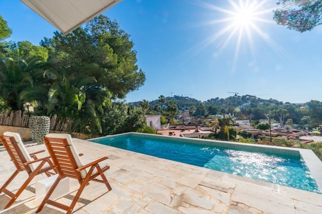 4 bedroom Villa for sale in Costa de la Calma, Calvià with pool garage - € 1,590,000 (Ref: 9552385)