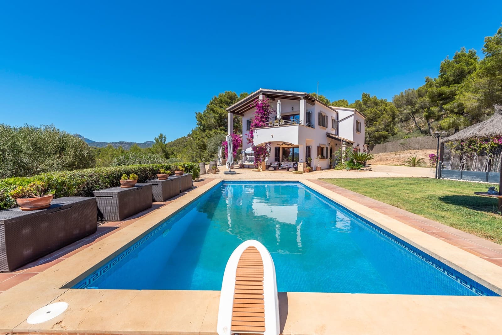 5 makuuhuone Omakotitalo myytävänä paikassa Calvia mukana uima-altaan 
autotalli - 2 170 000 € (Ref: 9552386)