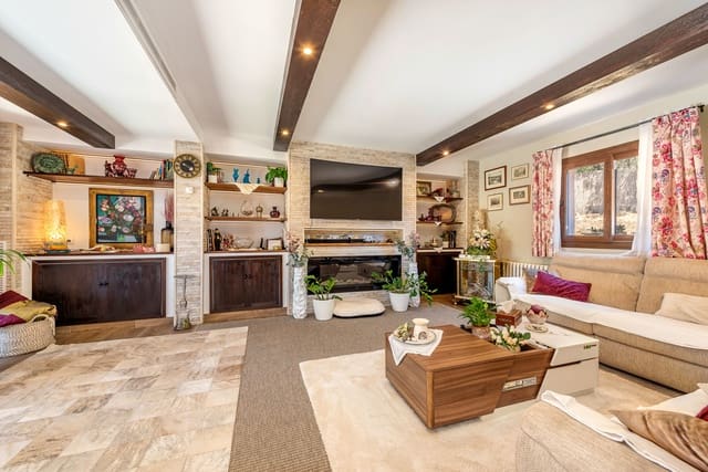 5 makuuhuone Omakotitalo myytävänä paikassa Calvià Pueblo, Calvià mukana uima-altaan 
autotalli - 2 170 000 € (Ref: 9552386)