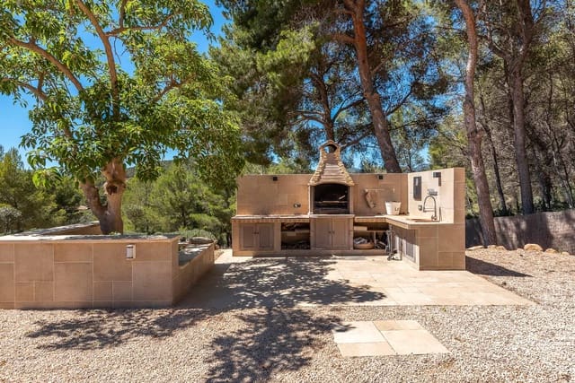 5 makuuhuone Omakotitalo myytävänä paikassa Calvià Pueblo, Calvià mukana uima-altaan 
autotalli - 2 170 000 € (Ref: 9552386)