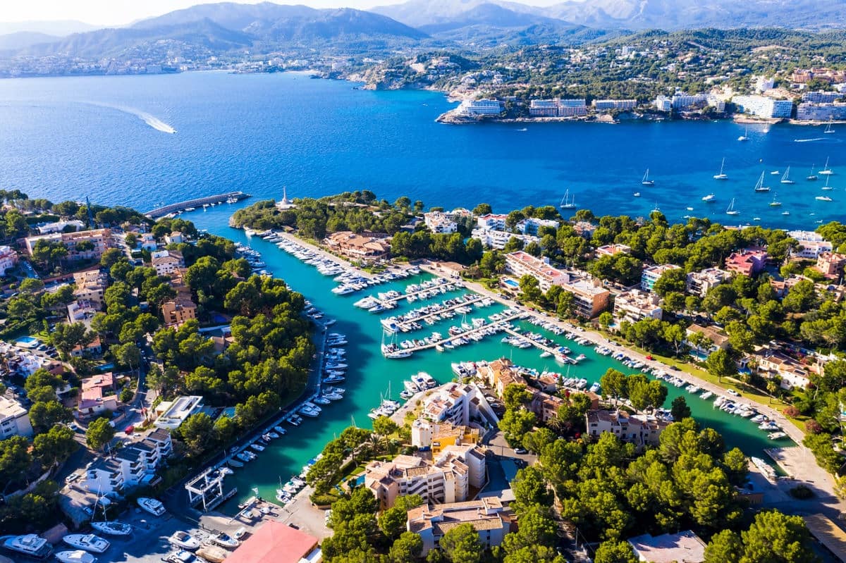 4 slaapkamer Villa te koop in Santa Ponsa met zwembad garage - € 2.950.000 (Ref: 9552387)