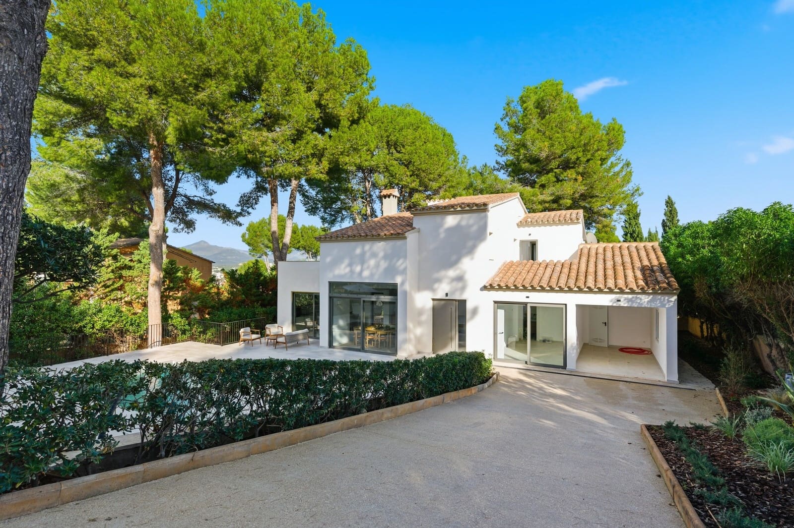 4 slaapkamer Villa te koop in Santa Ponsa met zwembad garage - € 2.950.000 (Ref: 9552387)