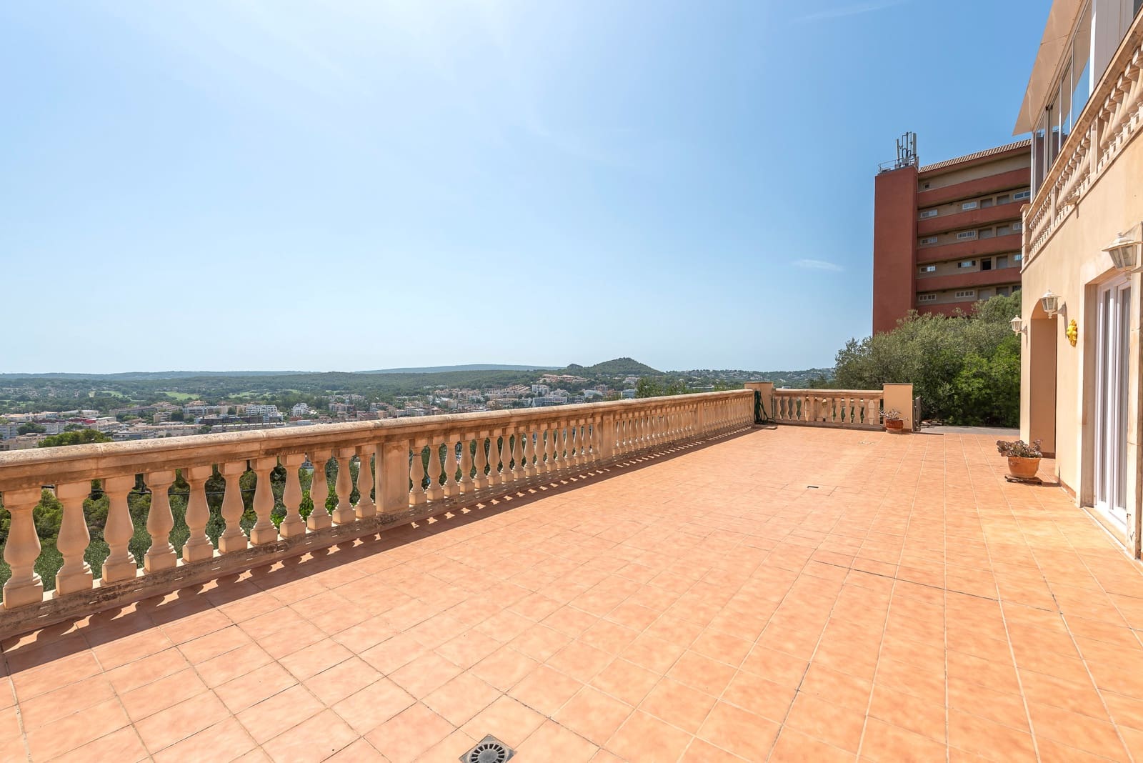 4 sypialnia Willa na sprzedaż w Santa Ponsa z basenem garażem - 1 750 000 € (Ref: 9552389)