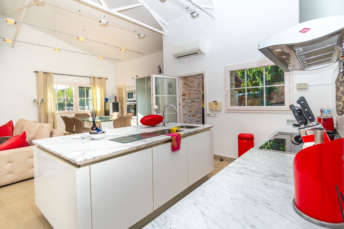 3 sypialnia Willa na sprzedaż w Costa d'en Blanes z basenem garażem - 1 990 000 € (Ref: 9552394)