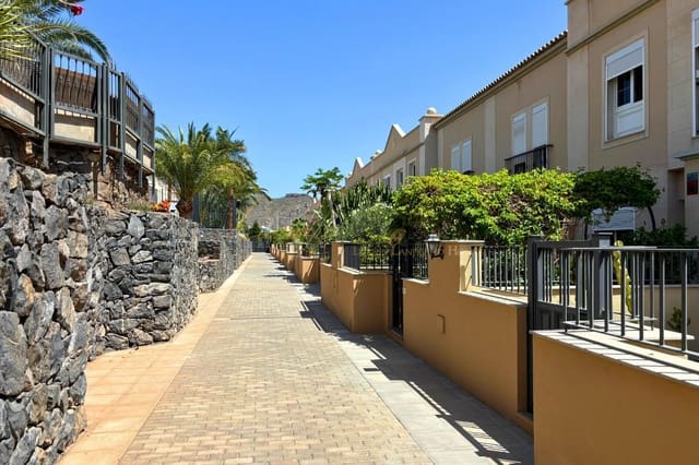 Chalet de 3 habitaciones en Casco Urbano, Adeje en venta con piscina garaje - 700.000 € (Ref: 10009619)