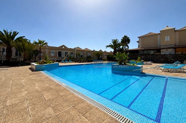Chalet de 3 habitaciones en Casco Urbano, Adeje en venta con piscina garaje - 700.000 € (Ref: 10009619)