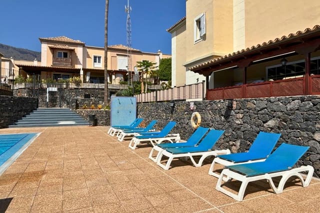 Chalet de 3 habitaciones en Casco Urbano, Adeje en venta con piscina garaje - 700.000 € (Ref: 10009619)