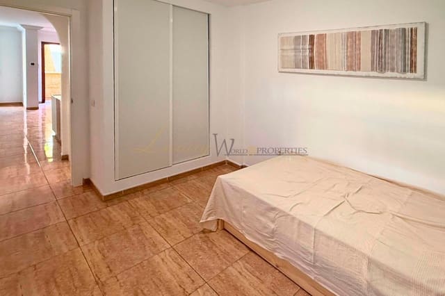4 soveværelse Villa til salg i Llano del Camello, San Miguel de Abona med garage - € 449.000 (Ref: 10029730)