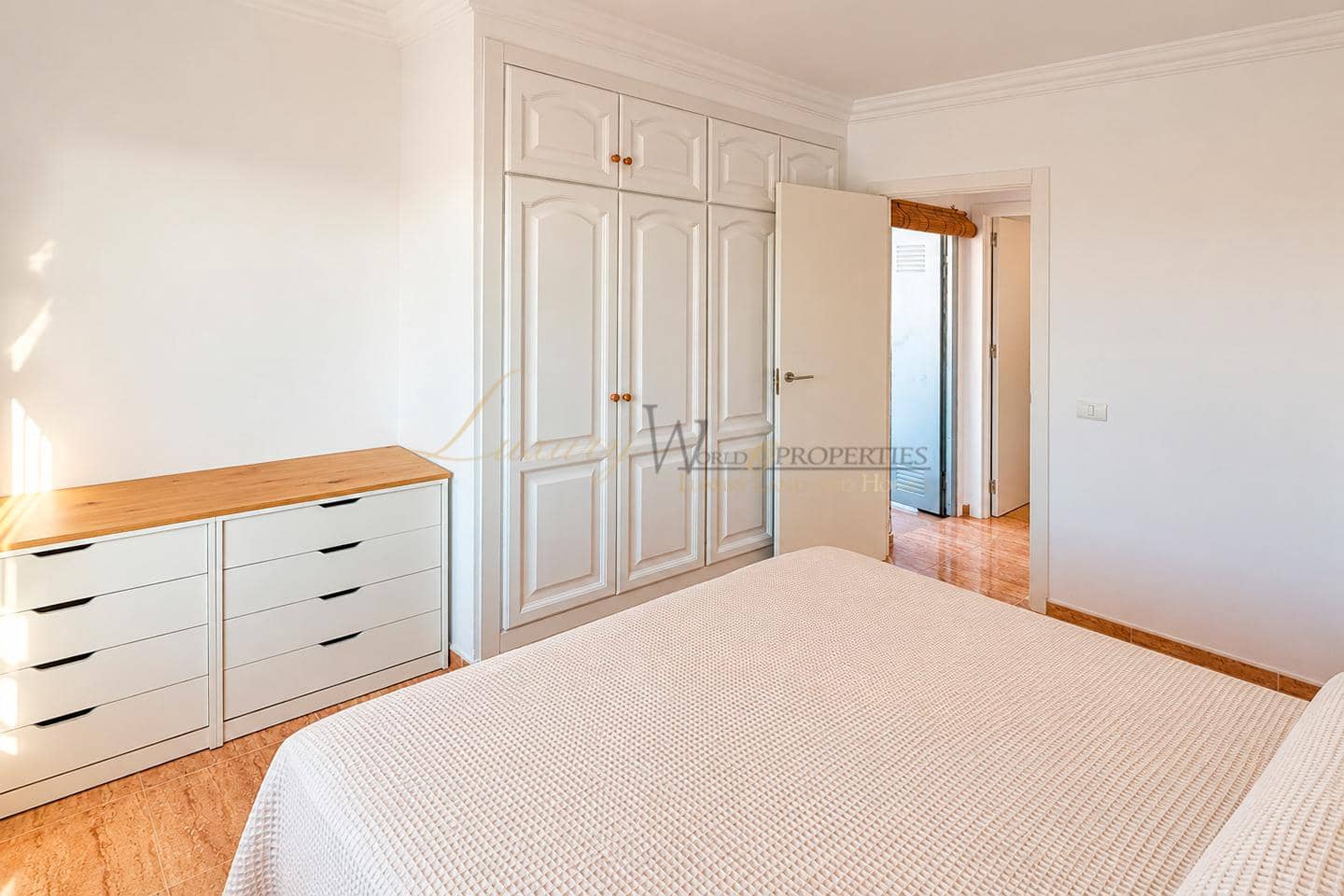 4 soveværelse Villa til salg i Llano del Camello med garage - € 449.000 (Ref: 10029730)