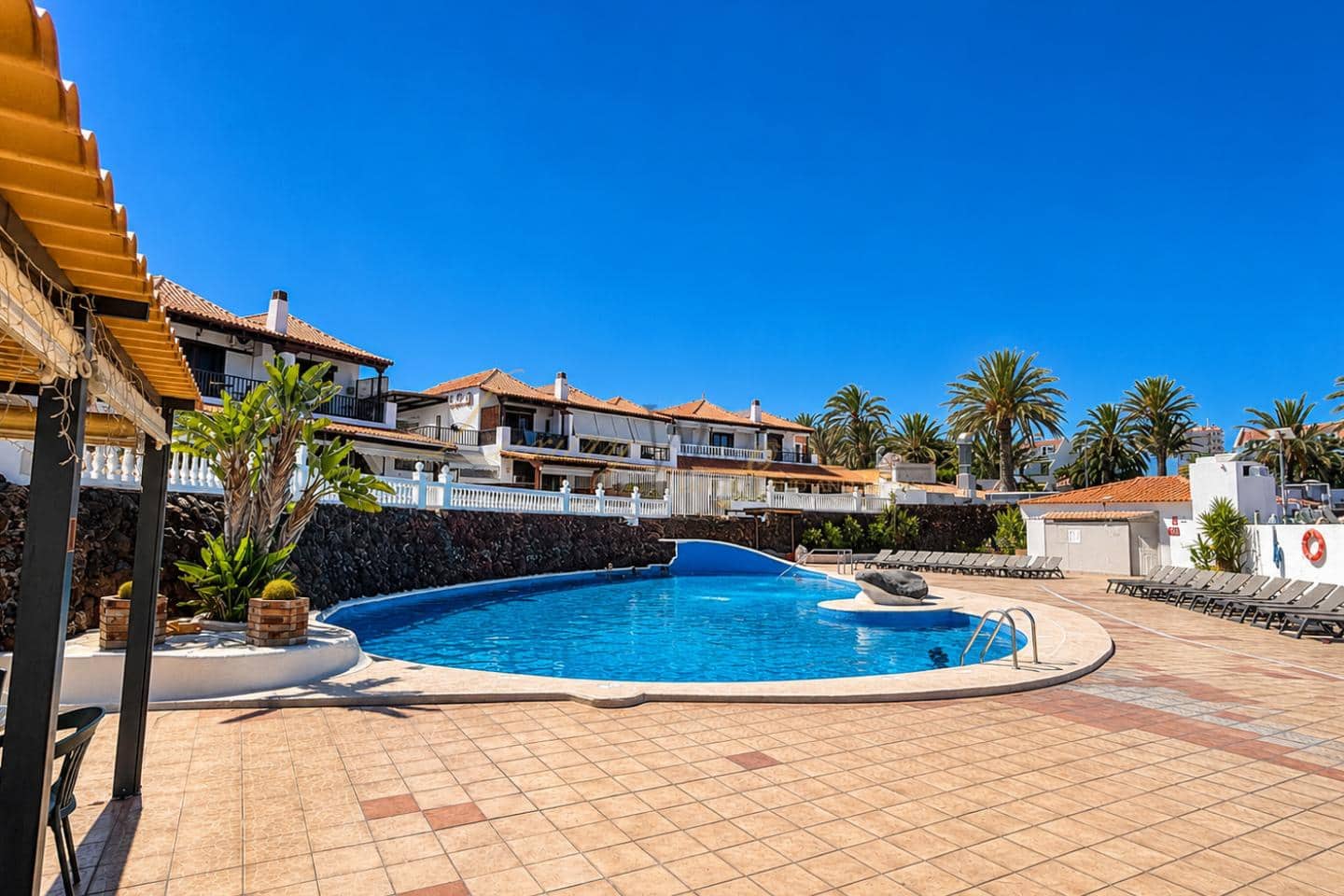 Flat for sale in Playa de las Americas with pool - € 239,000 (Ref: 10036213)