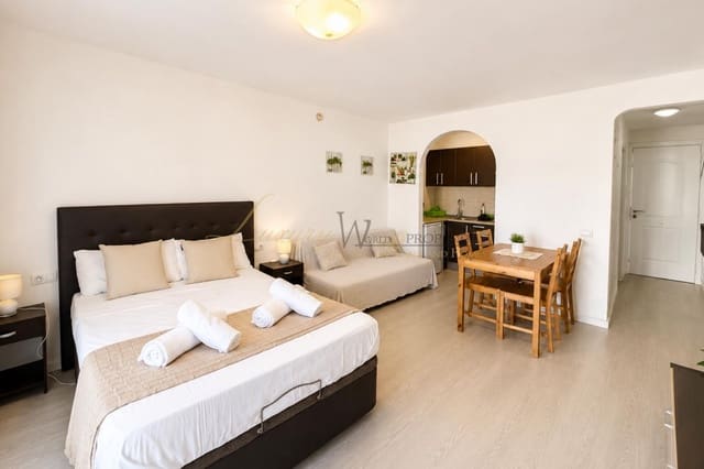 Asunto myytävänä paikassa Playa de las Americas, Arona mukana uima-altaan - 239 000 € (Ref: 10036213)